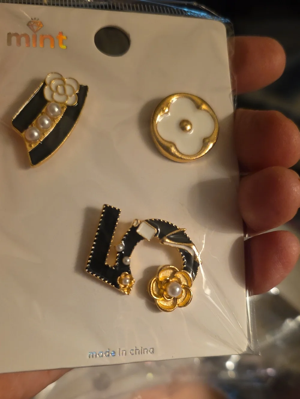 Mint Women's Black & Gold Number 5 Pin Set